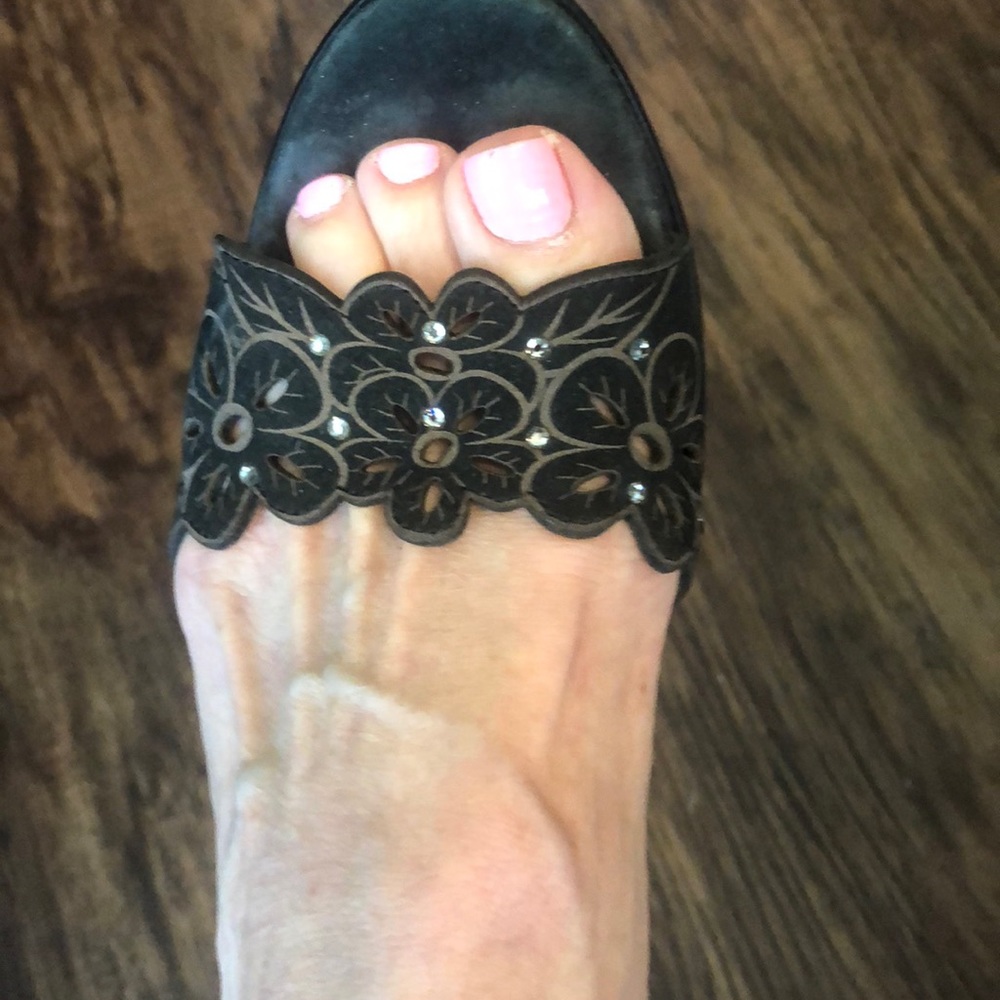 AK Anne Klein suede heels